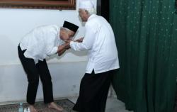 Ganjar Pranowo Sowan ke Gus Mus: Saya Didoakan, Doa yang Baik-baik<
