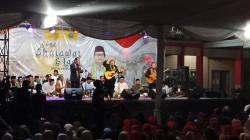 Bersama Mahfud MD, Ribuan Warga dan Kiai Bershalawat di Bandung