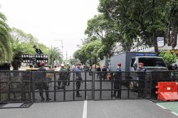 Pengamanan Ketat Kawasan KPU Jelang Pengundian Nomor Urut Capres Cawapres