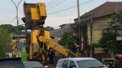 Crane Terbalik di Lokasi Proyek Revitalisasi Sungai di Bogor, Tak Kuat Angkat Beban
