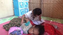 Perjuangan Bocah Yatim di Polman, tetap Semangat Belajar sambil Merawat Ibu yang Lumpuh<