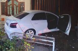 Kecelakaan di Bantul Hari Ini, Sopir Ngantuk Mobil Sedan Tabrak Rumah