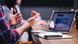 Berbekal AI, Fitur Baru Microsoft Teams Mampu Mempercantik Background Panggilan