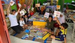 MNC Peduli Bagikan Ratusan Buku Gratis di Taman Baca Kedurus Surabaya