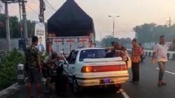 Kecelakaan di Mojokerto, Mobil Pasutri Tabrak Truk Parkir, Istri Tewas<