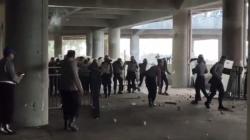 Rusuh Sepak Bola di Gresik, Suporter hingga Polisi Luka-luka<