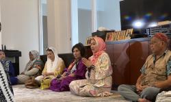 Venna Melinda Sungkem ke Orang Tua Minta Doa Jelang Umrah ke Tanah Suci