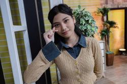 Gaya Rachel Manroe dengan Single Terbaru 'Mana Bisa' 