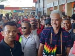Tiba di Jayapura, Ganjar Disambut Antusias Warga dan Relawan