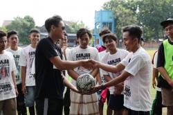 Relawan Pena Mas Ganjar Ajak Santri di Karanganyar Main Fun Football Peringati Hari Pelajar Internasional