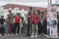 Gaya Anak Muda Ikuti Citayam Fashion Week Reborn