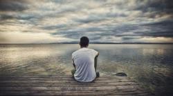 Tak Sama, Ini Bedanya Kesepian dengan Kesendirian