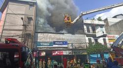 Ruko Elektronik di Jalan Banceuy Bandung Terbakar Hebat, Diduga Akibat Korsleting Listrik<