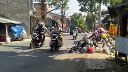 Tumpukan Sampah di Jalan Rusak Citra Kabupaten Bandung sebagai Tuan Rumah Piala Dunia U-17<