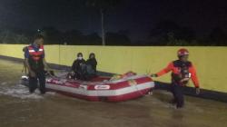 Banjir Rendam Tangsel akibat Luapan Sungai Cisadane, Lansia dan Anak-Anak Dievakuasi