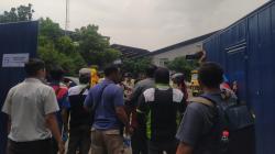 Massa Sweeping Pabrik di Cimahi, Ajak Buruh Demo Tuntut Upah Naik<