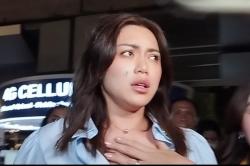 Ekspresi Jessica Iskandar Emosi Bertemu Buronan Kasus Penipuan Sewa Mobil<