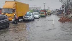 Banjir Rob Kepung Sayung, Jalur Pantura Demak-Semarang Tersendat