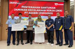 Penyerahan Santunan kepada Keluarga Prajurit TNI Gugur akibat Kecelakaan Pesawat dan Korban KKB