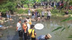 Mayat Pria Tersangkut Bebatuan di Sungai Citepus Sukabumi, Warga Kenali Korban Bernama Adul<