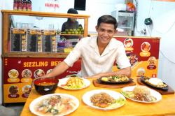 Bek Persija Firza Andika Buka Bisnis Kuliner, Laku Keras Diserbu Jakmania