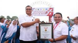 Kemeriahan Peringatan Hari Guru Nasional di Sultra, Upacara, Penghargaan hingga Rekor Muri<