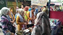 Pelaku UMKM Se-Tanah Laut Kalsel dan Warga Sambut Pasar Rakyat Hari Jadi Tala<