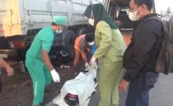 Kecelakaan di Lamongan, Pengendara Motor Tewas Tabrak Truk Parkir 