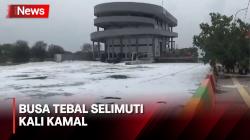 Fenomena Kali Kamal Diselimuti Busa Tebal, Jadi Tempat Bermain Anak-Anak