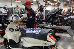 Suhu Mesin Terjaga, Ini 3 Manfaat Rutin Ganti Oli Motor 