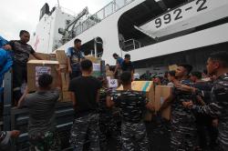 TNI AL Kerahkan KRI Kirim Bantuan untuk Warga Palestina 