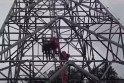 Jengkel HP Diambil Orang Tua, Gadis di Kukar Coba Bunuh Diri Panjat Tower