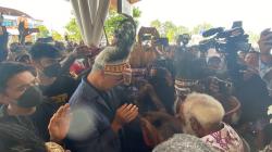 Ganjar Tiba di Merauke untuk Kampanye, Disambut Tarian Asmat dan Diberi Tas Noken