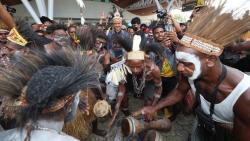 Warga Gegap Gempita Sambut Kampanye Perdana Ganjar Pranowo di Merauke<