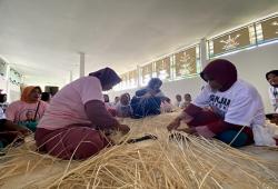 Terinspirasi Ganjar Pranowo, Relawan Srikandi Kalteng Bantu Tingkatkan Ekonomi Warga dengan Pelatihan Menganyam