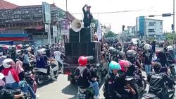 Ribuan Buruh Majalengka Blokade Jalan Nasional, Lalu Lintas Macet 30 Km<