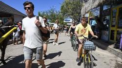 6 Dampak Negatif dan Positif Masuknya Wisatawan Asing ke Indonesia Beserta Cara Menanggulanginya