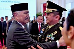 Ekspresi Haru Luhut Menantunya Dilantik Menjadi KSAD
