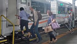  KAI Beri Potongan Harga Tiket KA 20 Persen bagi Lansia hingga TNI-Polri, Ini Syaratnya