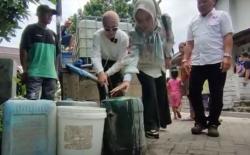 Caleg Perindo Venna Melinda Bantu Air Bersih ke Warga Terdampak Kekeringan di Kediri