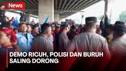 Demo Kenaikan UMK Ricuh, Polisi dan Buruh Terlibat Saling Dorong
