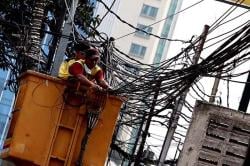 Kabel Semrawut di Tiang-Tiang Jakarta Dururat untuk Segera Dibenahi