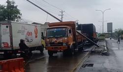Hindari Kaligawe! Antrean Panjang Kendaraan Tersendat akibat Perbaikan Jalan Berlubang<