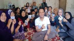 Caleg Partai Perindo Arief Santoso Sapa Warga Mandalajati Bandung, Bagikan Sembako dan Kalender
