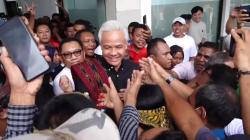 Momen Ganjar Diteriaki Presiden saat Tiba di Bandara Ende NTT