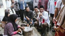 Perajin Emping Menes di Pandeglang Doakan Mahfud MD Jadi Pemimpin Adil <