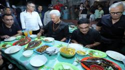 Begini Momen Ganjar Bikin Heboh Warga dan Pedagang di Pasar Kuliner Malam Kampung Solor Kupang<