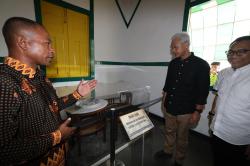 Kunjungi Rumah Pengasingan Bung Karno di Ende, Ganjar: Terapkan Pancasila Berarti Jangan Korupsi!