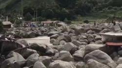 Ngerinya Penampakan Longsor dan Banjir Bandang di Humbahas, Batu Besar Berserakan di Jalan<