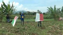 Cara Unik Bela Palestina di Sumedang, Warga Terbangkan Layangan Aduan dan Doa Bersama <